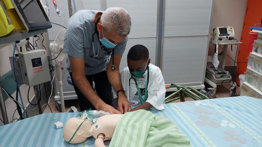 فيديو : الطفل فراس أبو بلال يعاني من شلل دماغي | طبيب ليوم واحد